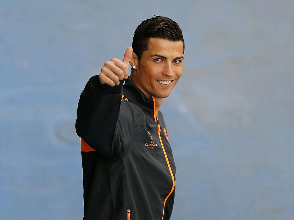 张镇麟上海首秀出战7分钟，3中3得到6分（张镇麟上海首秀仅出战7分钟，三投全中拿下6分）