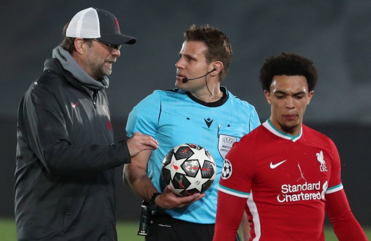 英媒：吉藤斯受伤后情况并不严重，将继续留在英格兰U21队（英媒：吉藤斯伤势不重，仍将留队随英格兰U21征战）