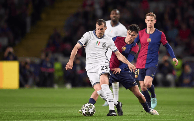 年轻球员释放潜力（青年球员展露锋芒）