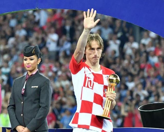 孔蒂：球迷应忽略球队的谣言；欧洲裁判比意甲好？我不聊这个（孔蒂：请球迷无视有关球队的流言；欧洲裁判是否优于意甲？对此不予置评）