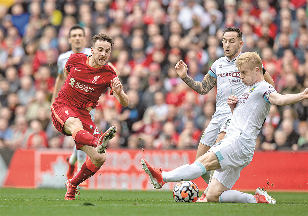 都体：英超三队想引进道格拉斯-路易斯，费内巴切也有意（都体：三家英超球队追逐道格拉斯-路易斯，费内巴切亦有意）