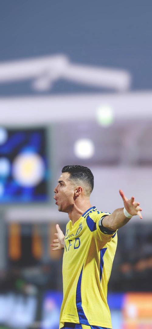 卫报：巴萨将凯恩视为取代莱万的首选目标，很可能激活违约金（卫报：巴萨将凯恩列为莱万接班首选，或启动解约金条款）