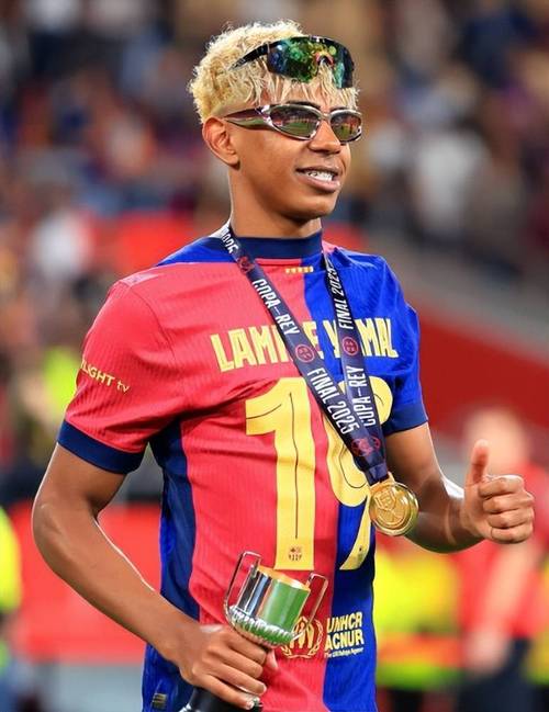 哈兰德26岁之前欧冠已打入54球，仅次于梅西（未满26岁欧冠进54球，哈兰德仅次梅西）