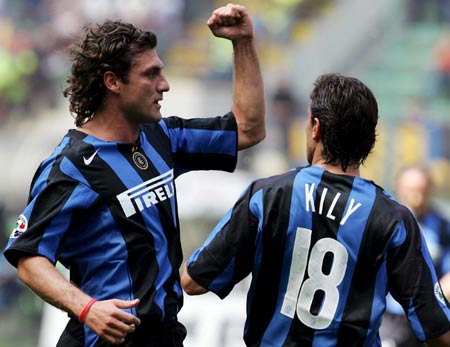 意甲战报：伊尔迪兹双响，孔塞桑屡失良机，尤文2-1卡利亚里（意甲焦点战：伊尔迪兹梅开二度，孔塞桑挥霍良机，尤文2-1险胜卡利亚里）