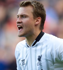 欧冠半场：里奥斯乱战破门，本菲卡暂1-0那不勒斯（欧冠半场战报：里奥斯混战中破门，本菲卡暂以1-0领先那不勒斯）