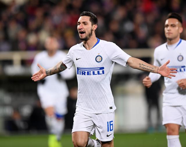 欧文突破防守助攻制胜（欧文强突撕裂防线送出制胜助攻）