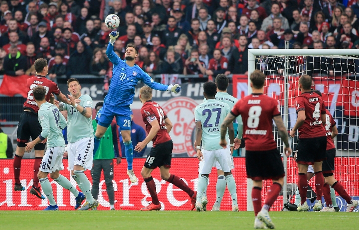 印度首富之子陪同梅西参观野生动物中心，体验传统宗教仪式（梅西在印度首富之子陪同下走访野生动物中心并参与传统宗教仪式）