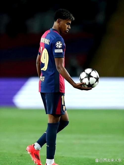 球星关键球命中后转身太霸气（球星命中关键一投后回身尽显霸气）