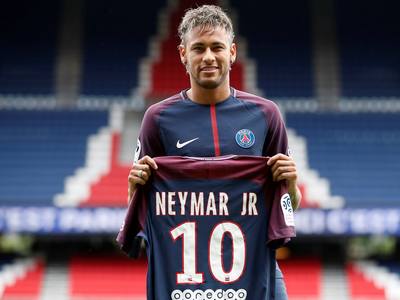 格罗索：萨索洛要无畏前行，我从里皮那里学到不要束缚球员（格罗索：萨索洛应勇往直前，我从里皮学到要放手让球员发挥）