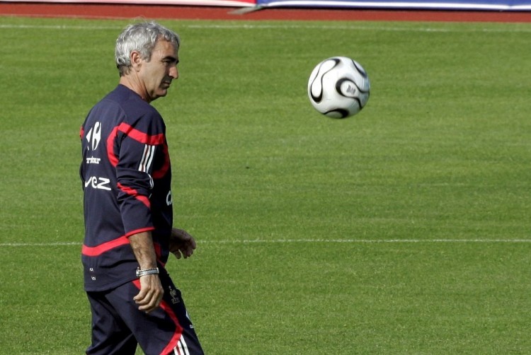 战三镇替补出场，依木兰完成山东泰山一线队首秀（依木兰对阵三镇替补登场，完成山东泰山一线队处子秀）