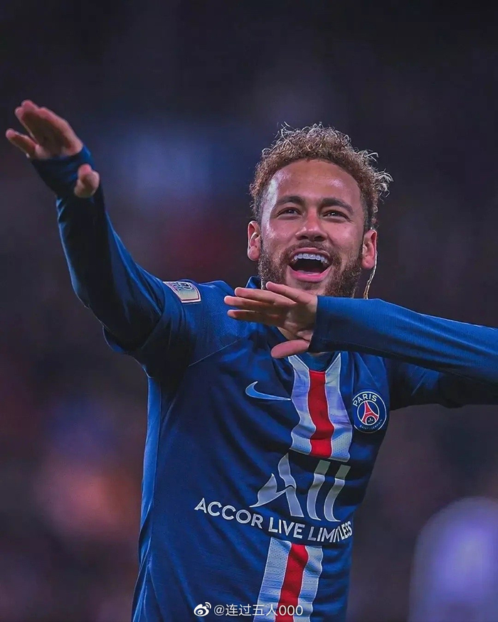 想让B费离队？跟队：曼联坚称已明确他是球队未来计划的核心（辟谣B费离队传闻：曼联重申他是未来建队核心）