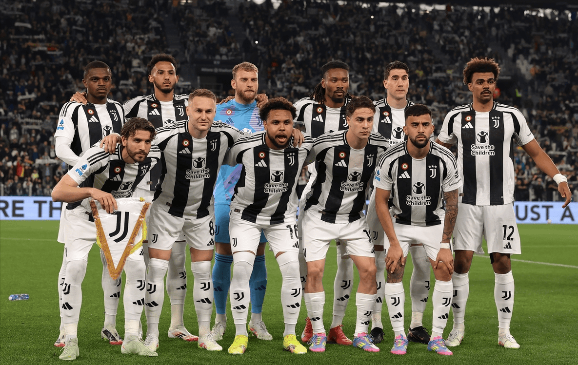 中超赛场争议判罚：VAR判罚引发热议,（中超赛场判罚惹争议：VAR介入成热议焦点）