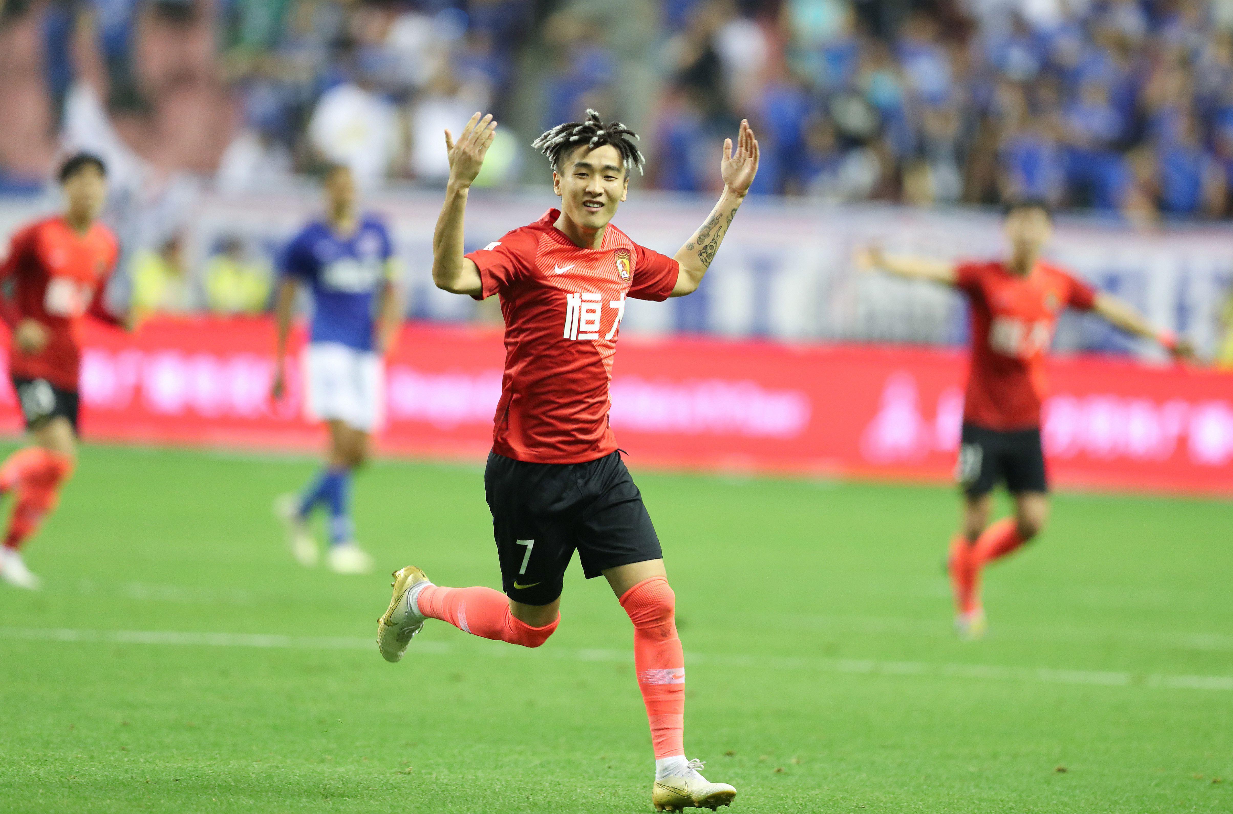 记者：乔纳森-戴维未来存疑，拜仁和热刺已了解球员离队条件（记者：乔纳森-戴维前景未明，拜仁与热刺已知其离队条款）