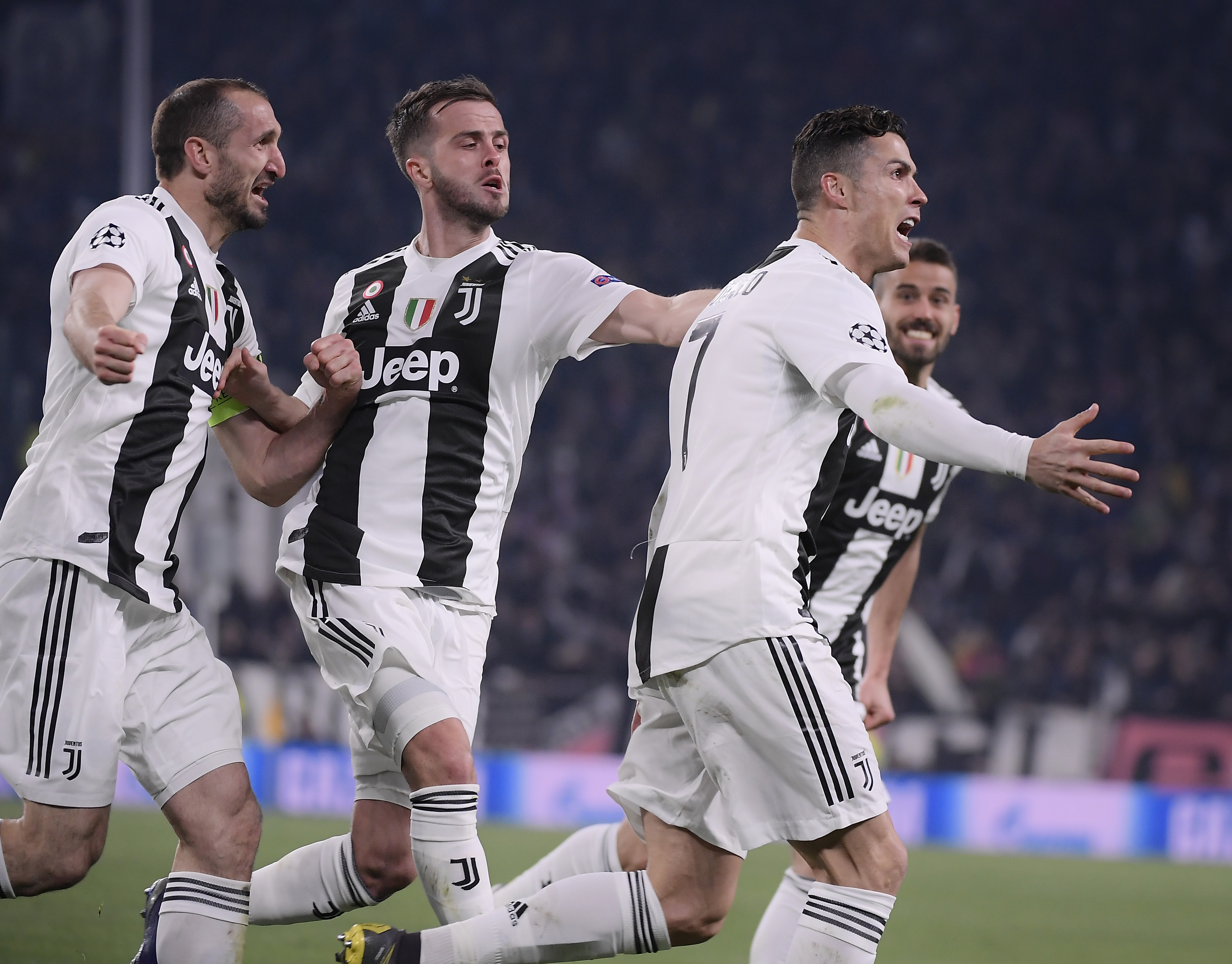 杜兰特半场20分，谢泼德高效，火箭半场57-57独行侠（杜兰特半场轰20分，谢泼德高效发挥，火箭与独行侠半场战成57平）