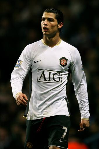 孙继海：邵佳一是现阶段适合担任国足主帅的人（孙继海认为邵佳一最适合出任国足主帅）