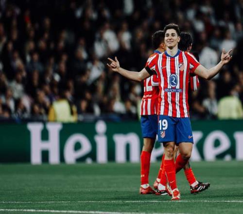 利物浦萨拉赫末段进球险胜曼联（萨拉赫终场前破门，利物浦险胜曼联）