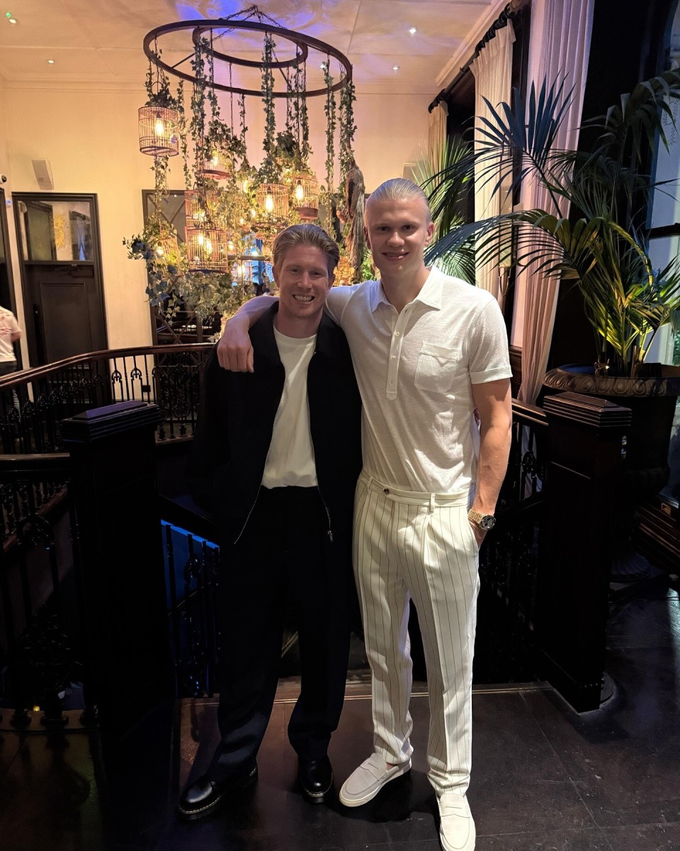 瓦拉内：膝盖受伤影响了我的职业生涯，我一直带着疼痛踢球（瓦拉内：长期膝伤影响我的职业生涯，我一直忍痛出战）