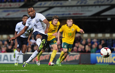 拜仁本赛季12轮保持不败，领跑积分榜，轰入44球，攻防俱佳，明日将迎战柏林联合。