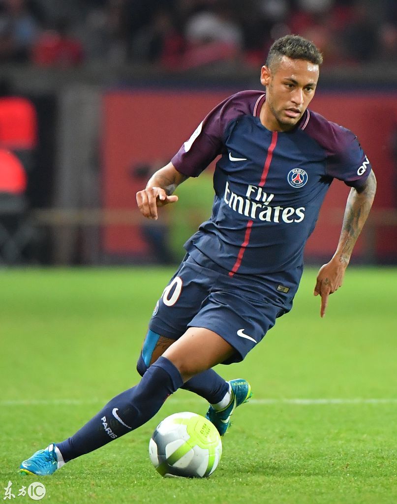 利物浦球迷热议换帅传闻，格拉斯纳因成绩亮眼成为焦点，而斯洛特面临困境。（利物浦换帅传闻惹议：格拉斯纳凭佳绩成焦点，斯洛特陷入困局）