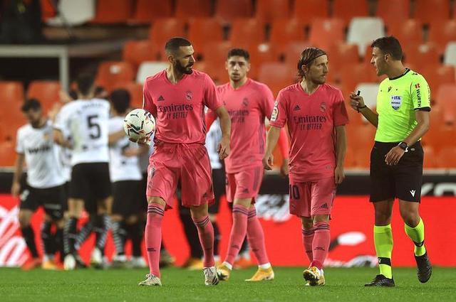 德天空：多特已经为法比奥-席尔瓦备好合同，后者对此表示开放